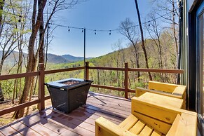 Deck & Fire Pit: Mtn-view Cabin in Rabun Gap