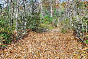 Deck & Fire Pit: Mtn-view Cabin in Rabun Gap