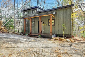 Deck & Fire Pit: Mtn-view Cabin in Rabun Gap
