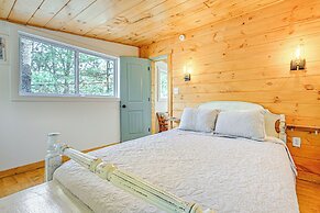 Deck & Fire Pit: Mtn-view Cabin in Rabun Gap