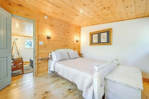 Deck & Fire Pit: Mtn-view Cabin in Rabun Gap