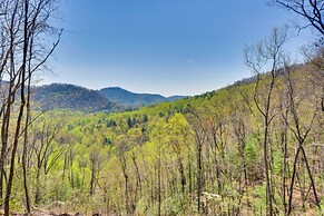 Deck & Fire Pit: Mtn-view Cabin in Rabun Gap