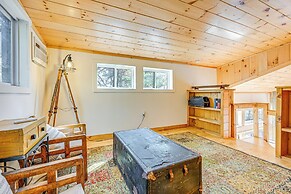 Deck & Fire Pit: Mtn-view Cabin in Rabun Gap