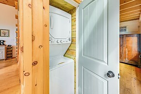 Deck & Fire Pit: Mtn-view Cabin in Rabun Gap