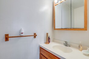 3 Mi to Mill Creek Park: Willingboro Home w/ Grill