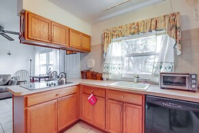 3 Mi to Mill Creek Park: Willingboro Home w/ Grill