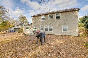 3 Mi to Mill Creek Park: Willingboro Home w/ Grill