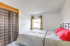 3 Mi to Mill Creek Park: Willingboro Home w/ Grill