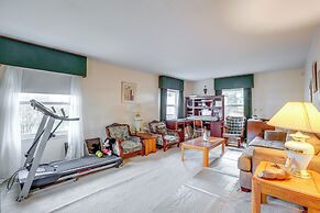 3 Mi to Mill Creek Park: Willingboro Home w/ Grill