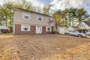 3 Mi to Mill Creek Park: Willingboro Home w/ Grill