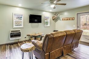 1 Mi to Hunting: Cozy & Secluded Stout Cabin