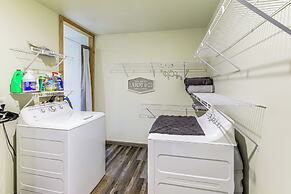 1 Mi to Hunting: Cozy & Secluded Stout Cabin