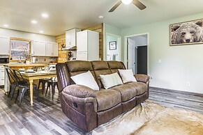 1 Mi to Hunting: Cozy & Secluded Stout Cabin