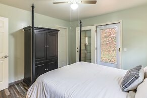 1 Mi to Hunting: Cozy & Secluded Stout Cabin