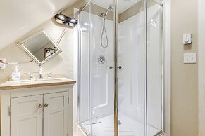 Lakefront Family Home w/ Dock in Newport!