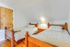 Lakefront Family Home w/ Dock in Newport!