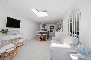 Host Stay Iris Cottage