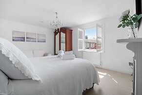 Host Stay Iris Cottage