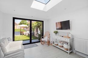 Host Stay Iris Cottage