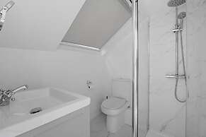 Host Stay Iris Cottage