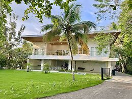 Esterillos Lote 6 Bedroom Home