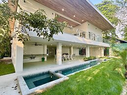 Esterillos Lote 6 Bedroom Home