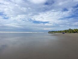 Esterillos Lote 6 Bedroom Home