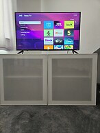 Self Contained Studio Near Windsor Attractions!