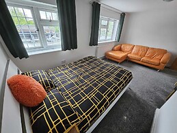 SnoozeDen Westmead – Windsor Castle & Legoland