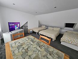 Self Contained Studio Near Windsor Attractions!