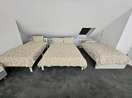 Self Contained Studio Near Windsor Attractions!