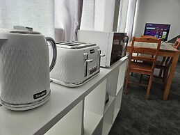 Self Contained Studio Near Windsor Attractions!