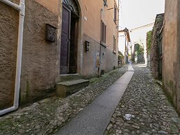 A Due Passi dal Lago