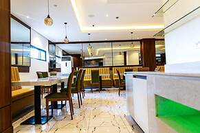 Summit Hotel and Apartments VGC