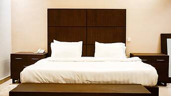 Summit Hotel and Apartments VGC