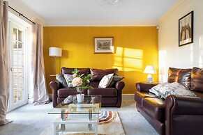 4-bed Home in Purley Near Gatwick Airport London