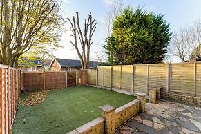 4-bed Home in Purley Near Gatwick Airport London