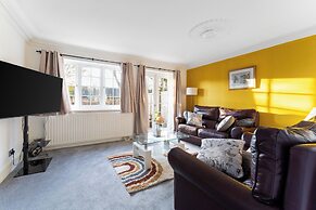 4-bed Home in Purley Near Gatwick Airport London