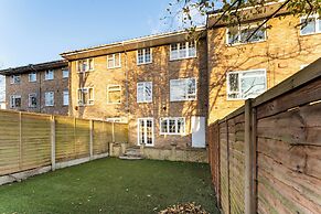 4-bed Home in Purley Near Gatwick Airport London
