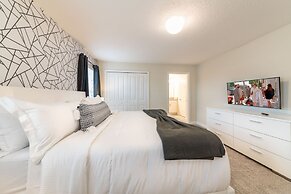 Beautiful Storey Lake Retreat Minutes From Disney