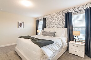 Beautiful Storey Lake Retreat Minutes From Disney