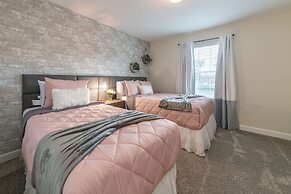 Beautiful Storey Lake Retreat Minutes From Disney