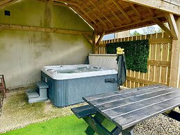 Forest View House Hot Tub Sleeps 2