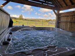 Forest View House Hot Tub Sleeps 2