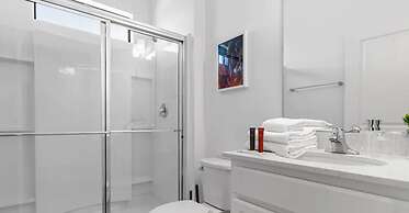 Brand NEW 8bedrooms 8bathrooms At Paradiso Grande