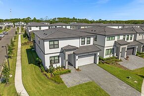 Brand NEW 8bedrooms 8bathrooms At Paradiso Grande