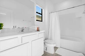 Brand NEW 9bedrooms 9bathrooms At Paradiso Grande