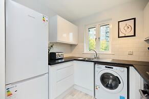 The Isleworth Place - Stunning 1bdr Flat With Balcony