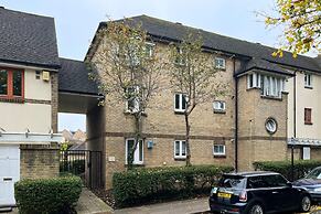 The Isleworth Place - Stunning 1bdr Flat With Balcony