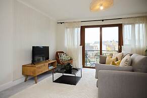 The Isleworth Place - Stunning 1bdr Flat With Balcony